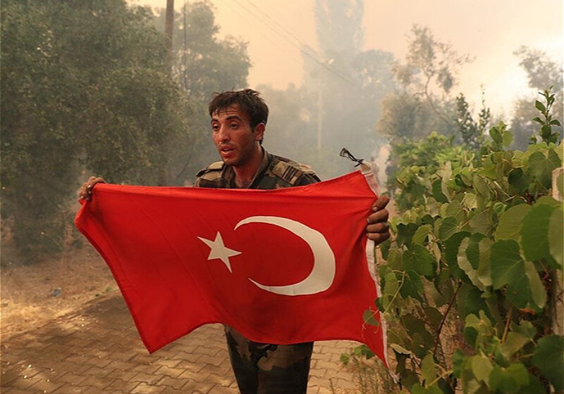 Герой-пожарник Камиль Дюньямалыев: «Спас ребенка из горящего дома на проспекте Азадлыг и вынес турецкий флаг во время пожара в Мармарисе» (Видео)