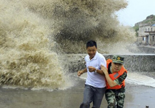Почти 60 тыс. человек эвакуировано из прибрежных районов Китая из-за тайфуна «Лупит»