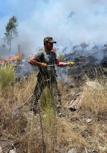 Новые кадры борющихся с пожарами в Турции сотрудников МЧС Азербайджана (Фото-Видео)