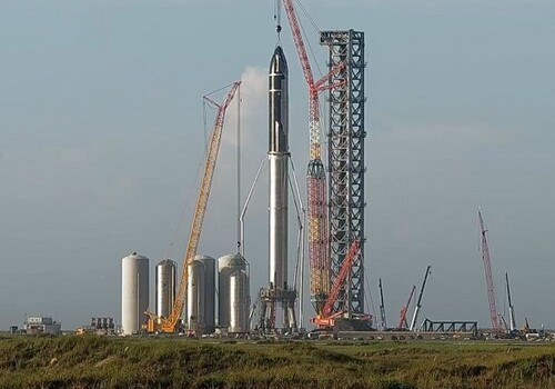 SpaceX собрала самую большую ракету в истории (Фото)