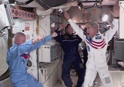 Гандбол без рук, стрельба резинками в невесомости: на МКС прошла первая в истории космическая Олимпиада (Видео)