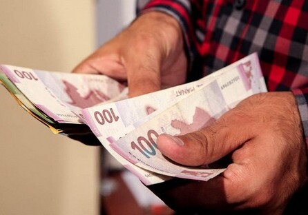 В Азербайджане выросла среднемесячная заработная плата