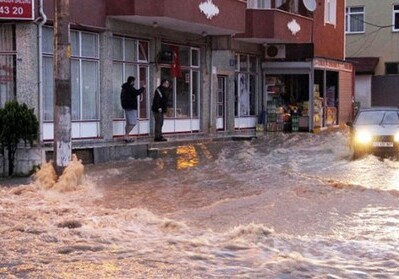Мощные наводнения обрушились на Турцию (Видео)