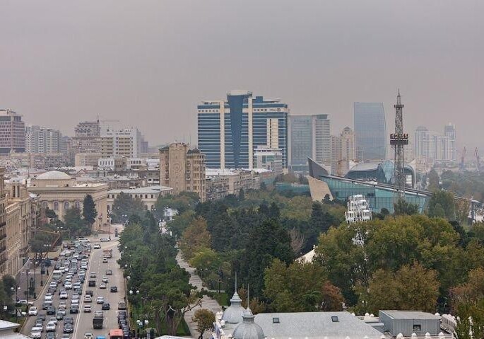 В Баку содержание пыли в воздухе в разы превышает норму