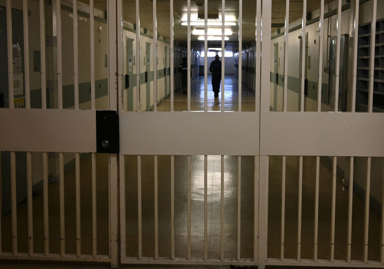 «Пожизненник», убивший сестер, совершил суицид в Гобустанской тюрьме
