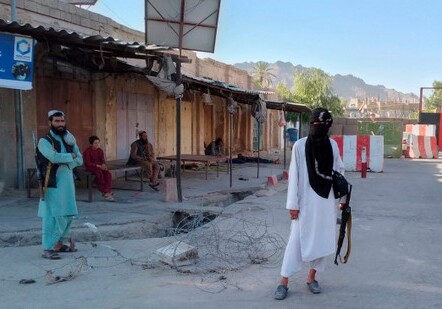 Талибы захватили столицу провинции в 50 км от Кабула