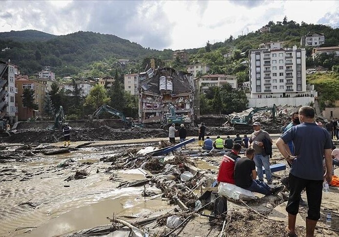 Число жертв наводнений в черноморском регионе Турции достигло 40