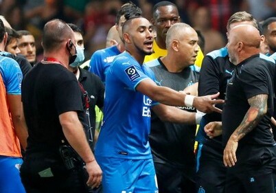 Матч чемпионата Франции был прерван из-за драки болельщиков с игроками (Видео)