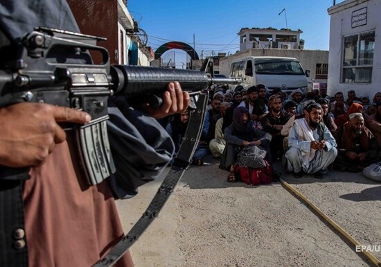 «Талибан» запретил вывозить доллары и антиквариат из Афганистана