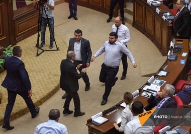 Драка и мат: в парламенте Армении произошла вторая потасовка за день (Фото-Видео)