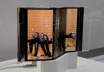 Samsung разработала смартфон с экраном-гармошкой (Видео)