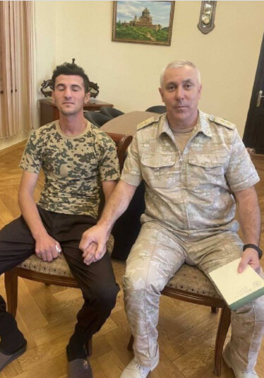 Командующий российскими миротворцами в Карабахе посетил задержанного армянской стороной азербайджанского военнослужащего