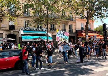В Париже начался протест против обязательных санитарных пропусков