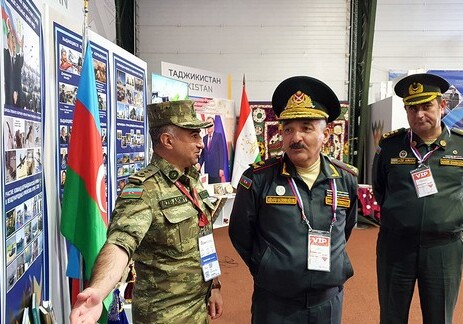 Командующий Сухопутными войсками ВС Азербайджана находится с визитом в Москве (Фото)