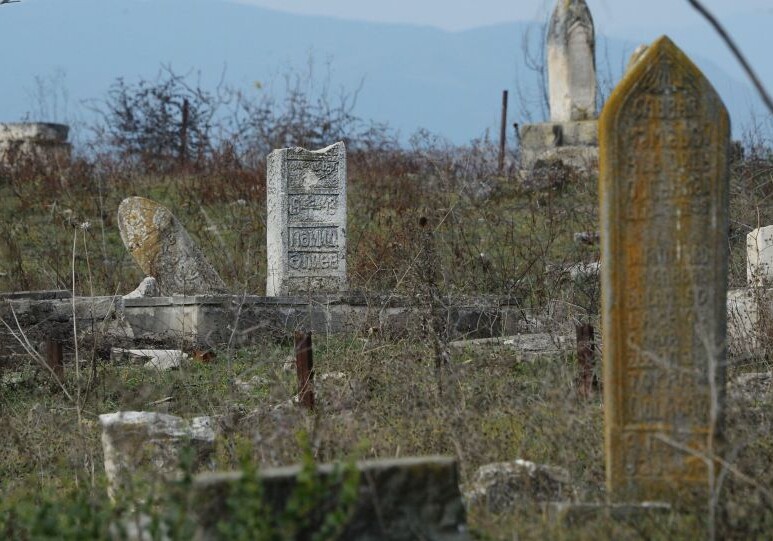 В Кельбаджаре перезахоронили останки убитых в 1993 году мирных жителей