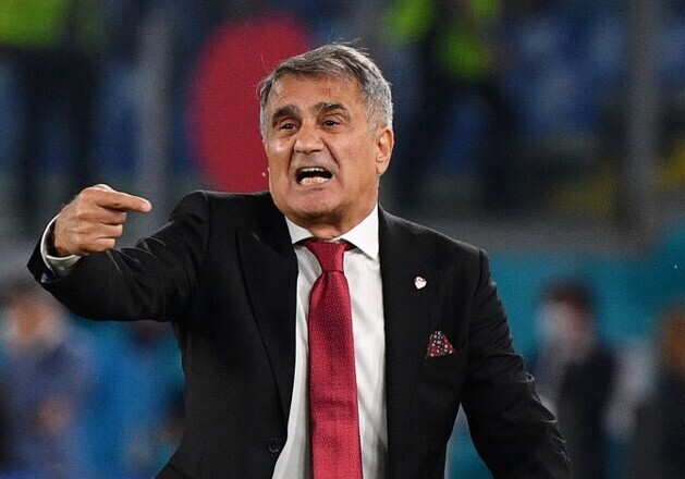 Шенол Гюнеш ушел с поста главного тренера сборной Турции по футболу