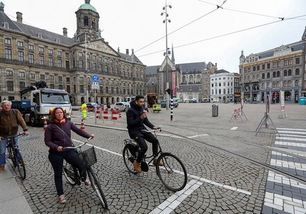 Нидерланды отменяют правило социального дистанцирования