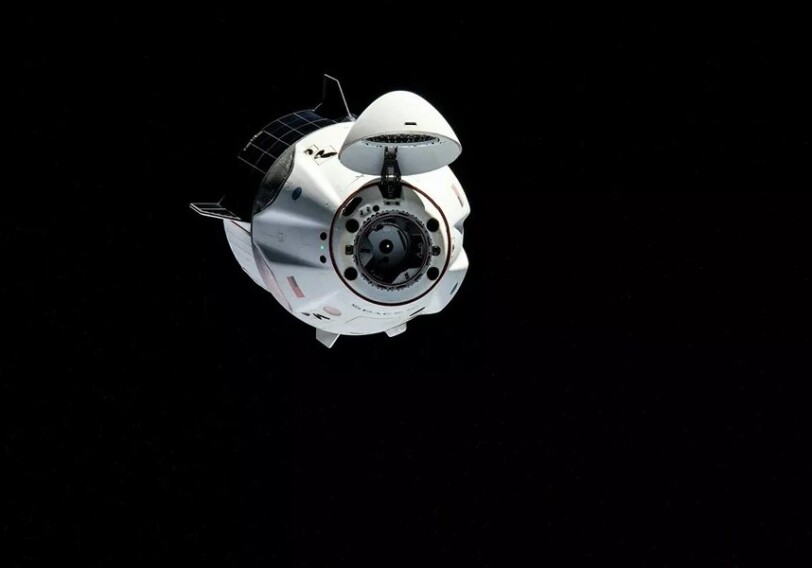 Crew Dragon Илона Маска с первым в истории полностью гражданским экипажем вернулся на Землю