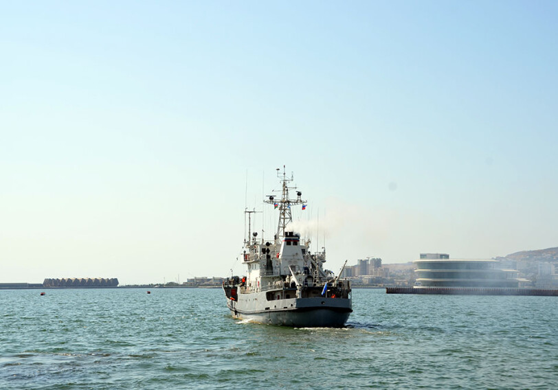 Военные корабли Каспийской флотилии ВМФ России покинули Бакинский порт (Фото)