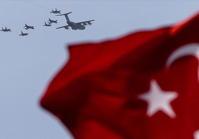 Самолеты Турции и Азербайджана выполнили приветственный полет над Босфором