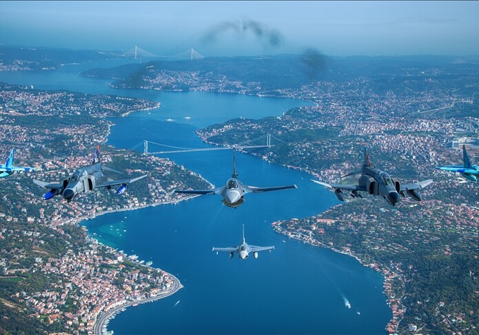 Опубликованы кадры полета самолетов ВВС Турции и Азербайджана над Босфором (Фото-Видео-Добавлено)