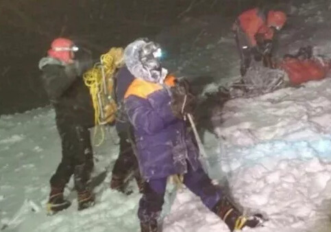Число погибших на Эльбрусе альпинистов выросло до пяти человек (Видео)