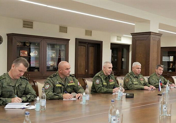 Действующий и бывшие командующие российскими миротворцами в Карабахе встретились с министром обороны Армении (Фото)