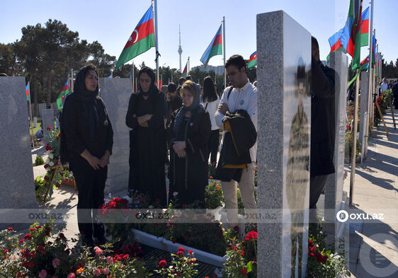 На второй Аллее шехидов почтили память погибших в Отечественной войне (Фото)