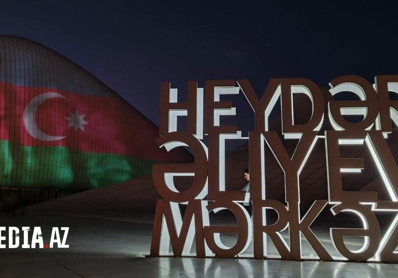 Здание Центра Гейдара Алиева окрасилось в цвета азербайджанского флага (Фото-Видео-Добавлено)