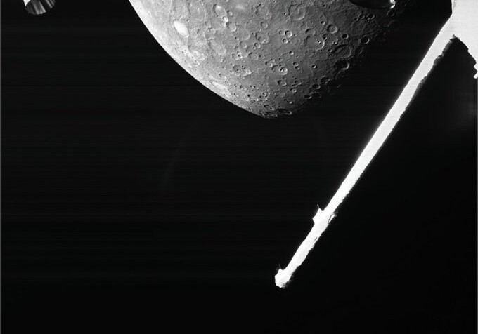 Космический аппарат ESA сфотографировал Меркурий