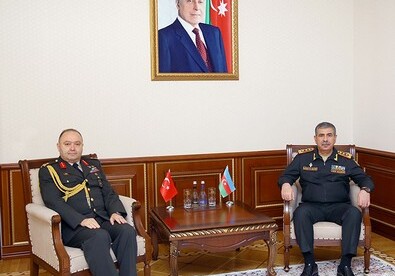 Министр обороны Азербайджана встретился с новоназначенным военным атташе Турции