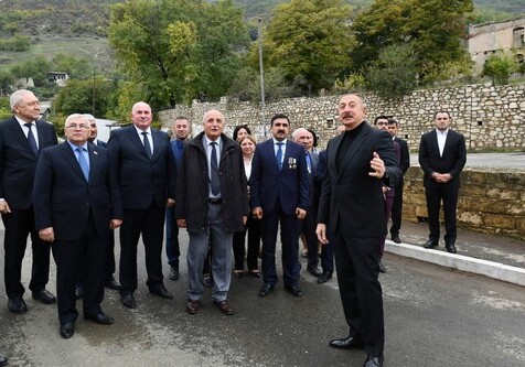 Президент Ильхам Алиев вместе с представителями общественности Ходжавендского района посетил село Туг (Фото)