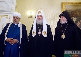 Аллахшукюр Пашазаде и Гарегин II прилетели в Москву (Обновлено)