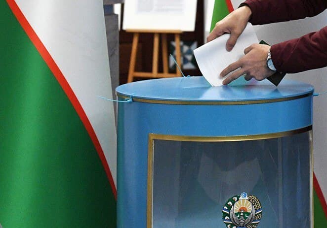 В Узбекистане стартовало досрочное голосование на выборах президента