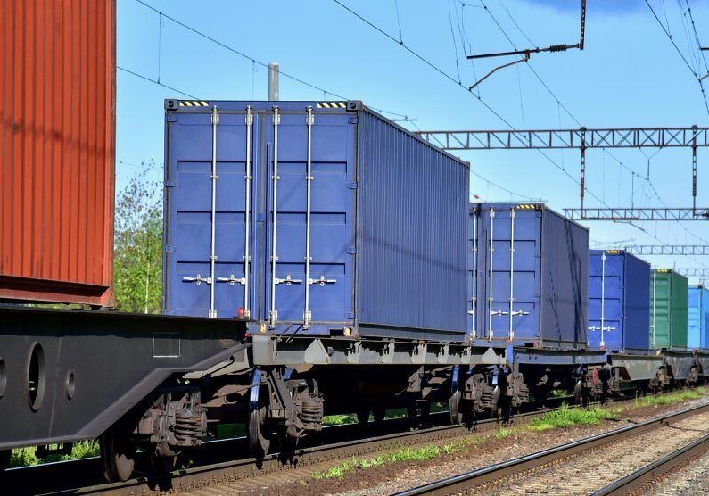 В Карабах отправлен первый контейнерный блок-поезд