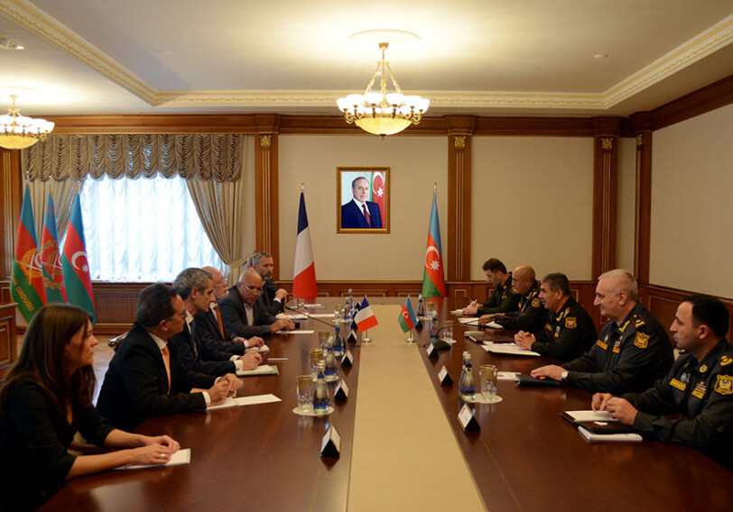 Министр обороны Азербайджана встретился с французской делегацией (Фото)