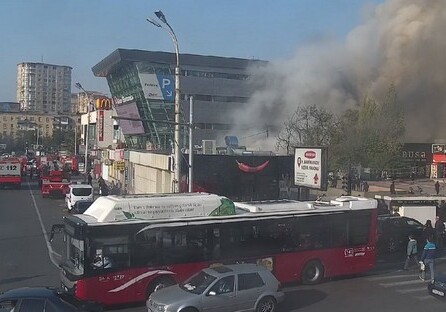 В Баку произошел пожар на торговых объектах возле ТЦ Metro-City (Фото-Видео-Обновлено)