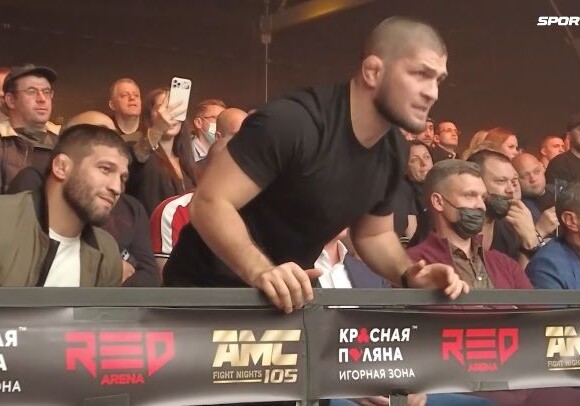 Эмоциональная реакция Хабиба во время боя Исмаилов - Минеев (Видео)