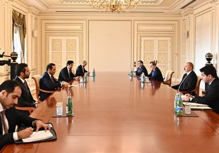 Президент Азербайджана принял делегацию Катара