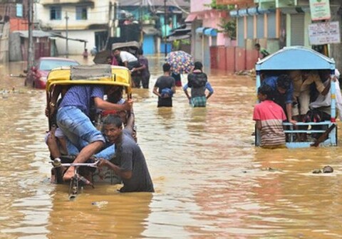 На севере Индии из-за наводнения и оползней погибли почти 50 человек
