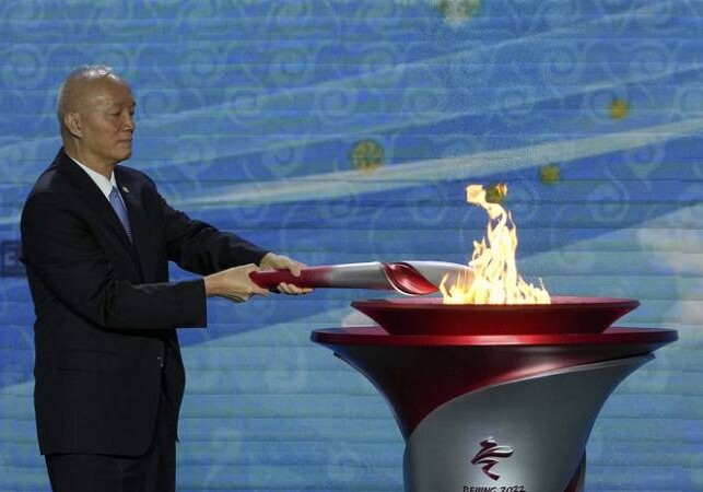 Огонь зимних Олимпийских игр доставили в Пекин (Видео)