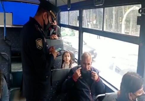 В Баку сотрудники полиции усилили контроль на транспорте в связи с COVID-19 (Фото-Видео)