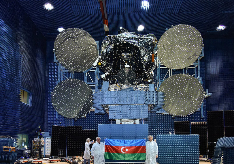 Азербайджан будет развивать производство спутников совместно с Сингапуром