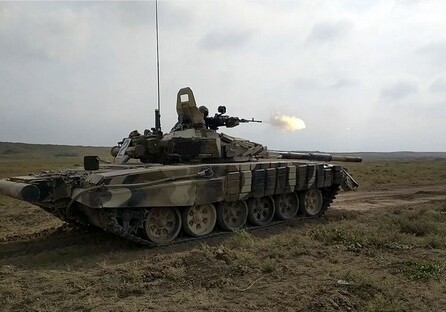 Танковые части ВС Азербайджана выполнили боевые стрельбы (Видео)