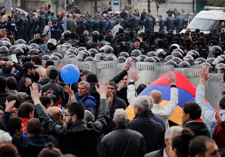 Марков: «Антироссийские выступления в Ереване вызывают возмущение в Москве»