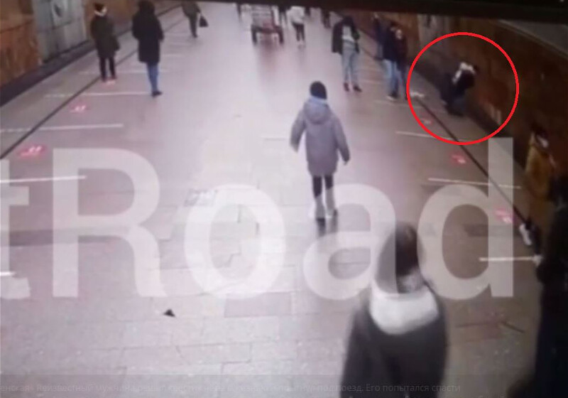 Азербайджанец погиб, пытаясь спасти прыгнувшего под поезд московского метро человека (Видео)