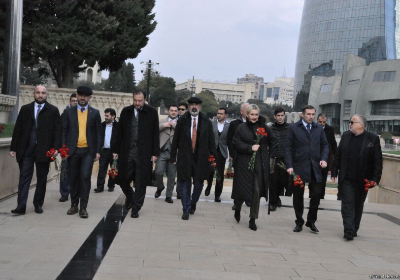 Представители IBF и MÜSİAD посетили Аллею шехидов в Баку (Фото)