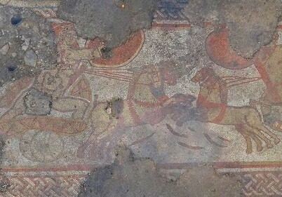 В Англии в поле нашли уникальную римскую мозаику со сценой из Гомера (Фото)