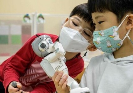 В детских садах Южной Кореи появились роботы, чтобы дети привыкали к ним с рождения