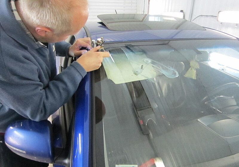 Разработано мягкое небьющееся стекло, сохраняющее форму даже после наезда автомобиля